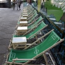 Gak Punya Tiket, Nonton Bareng Jadi Pilihan